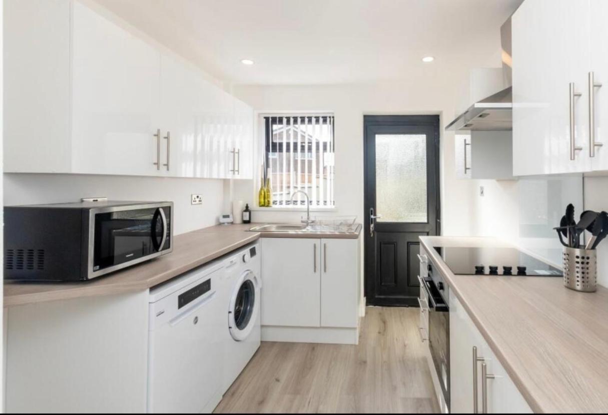 Вилла Superb Cozy House In Уоррингтон Экстерьер фото